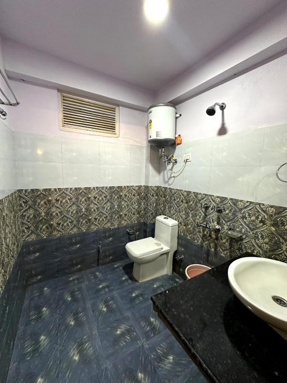 Krishana Cottage A Pure Veg !!!300 M From Hadimba Temple!!!Balcony Rooms!!!Veg Restaurant!!!Couple Friendly!!!Family Cottage!!! Manali  Exterior photo